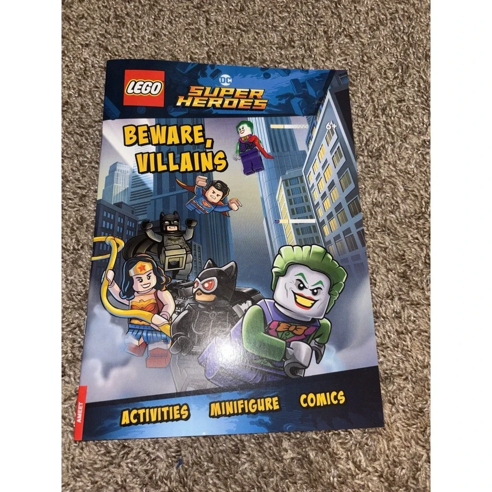 LEGO DC Super Heroes The Joker Minifigure Beware Villains 5 Pieces Blister Pack